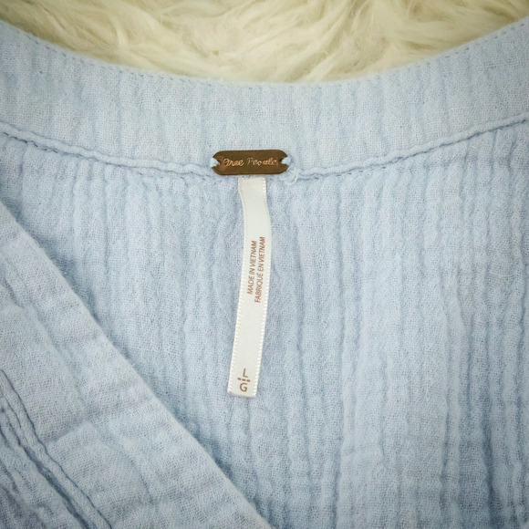 Free People Size Large L Blue Cotton Gauze V Neck Button Changing Horizons Top - Picture 4 of 8